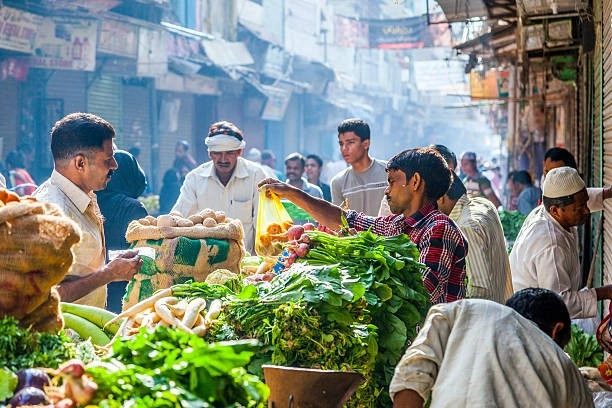Local entrepreneurial street vendor serving customer in Maharashtra